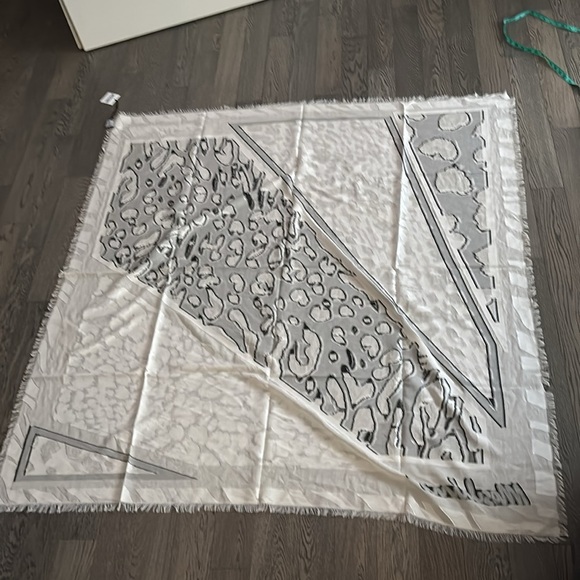 Moschino Black and White Animal Print  oversized Scarf - Picture 11 of 17